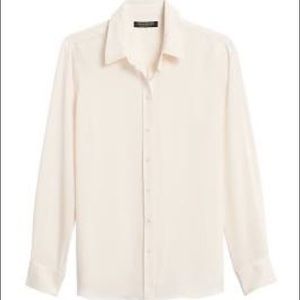 3/$35 🎉NWT Gorgeous White Button-up